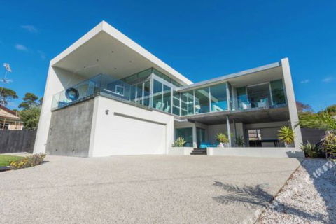 The Accommodation Group â€“ Glasshouse On Bentley Bridport - Northern Rivers Accommodation 0