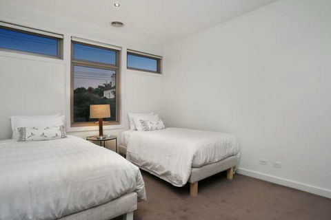 Kew Luxurious Townhouse - Northern Rivers Accommodation 3