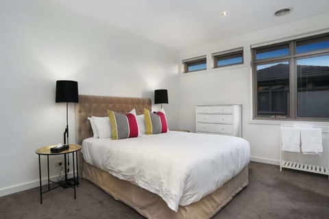 Kew Luxurious Townhouse - Northern Rivers Accommodation 5