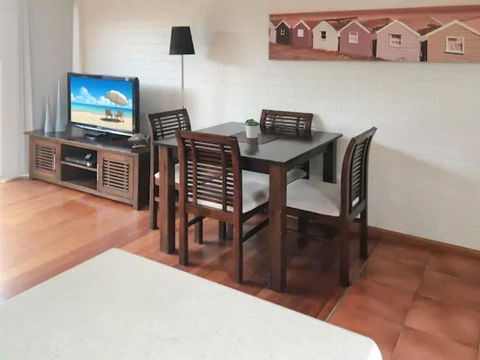 Home Near Shops & Beach - Northern Rivers Accommodation 3