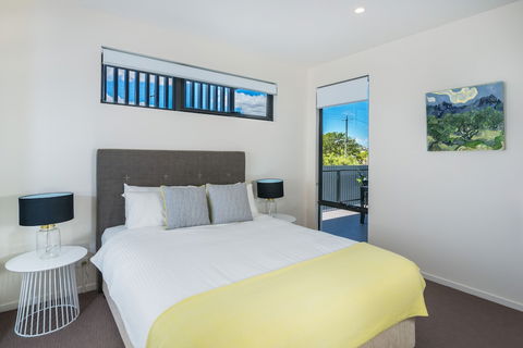 Round About Bulimba - Northern Rivers Accommodation 0