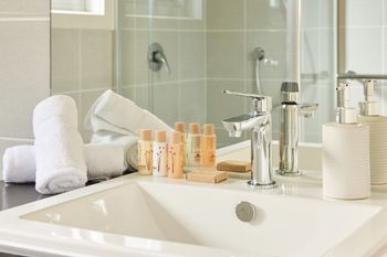 Sleek & Spacious Flat - Northern Rivers Accommodation 2