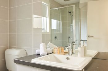Sleek & Spacious Flat - Northern Rivers Accommodation 1