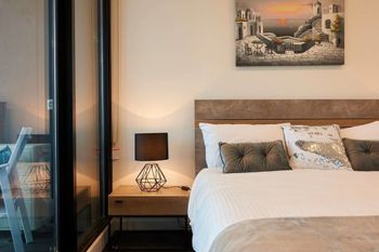 Stunning Harbour & City View Loft - Northern Rivers Accommodation 4