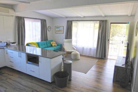 The Relax Shack At Culburra Beach Sleeps 7 - Northern Rivers Accommodation 3