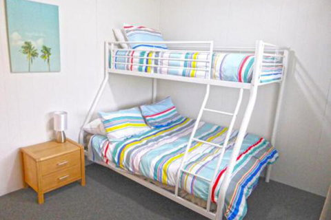 The Relax Shack At Culburra Beach Sleeps 7 - Northern Rivers Accommodation 4