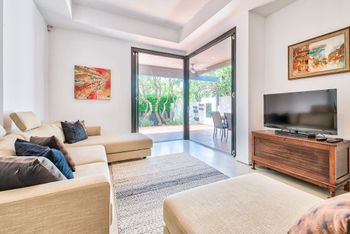 Spacious Home In New Farm For 6 W Parking - Northern Rivers Accommodation 1
