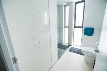 Spacious Apartment Close To Melbourne CBD - Northern Rivers Accommodation 5
