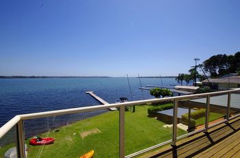 Luxury Waterfront House - Northern Rivers Accommodation 5