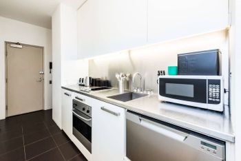 Executive Two Bed Penthouse Studio In The City - Northern Rivers Accommodation 2