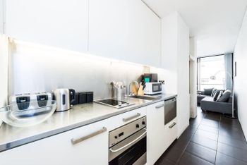 Executive Two Bed Penthouse Studio In The City - Northern Rivers Accommodation 4