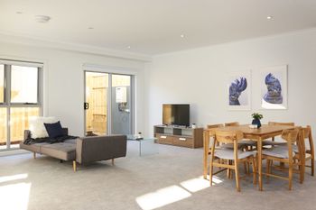 Spacious & Bright 1 Bedroom Apartment - Northern Rivers Accommodation 0