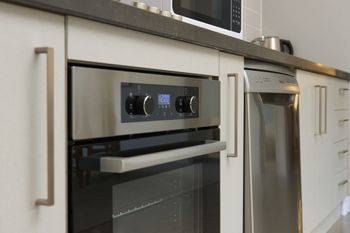 Spacious & Bright 1 Bedroom Apartment - Northern Rivers Accommodation 3