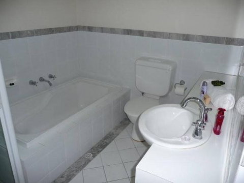 Absolute Luxury In The East End Of Adelaide Apartment - Northern Rivers Accommodation 3