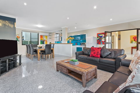 Villa De Marseilles - Melbourne - Northern Rivers Accommodation 4