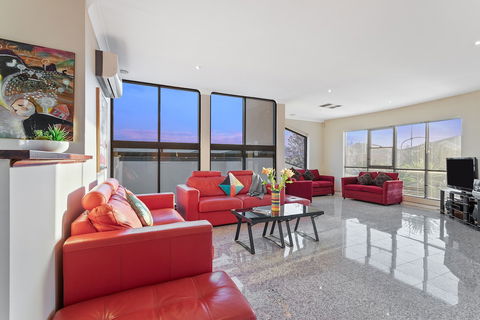 Villa De Marseilles - Melbourne - Northern Rivers Accommodation 5