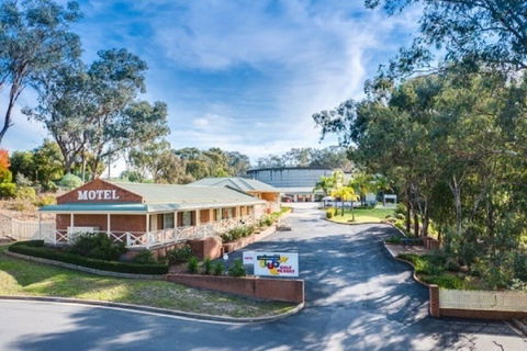 Commercial Golf Resort - Northern Rivers Accommodation 0