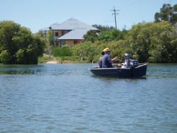 Hastings Cove Waterfront Holiday Apartments - Northern Rivers Accommodation 6