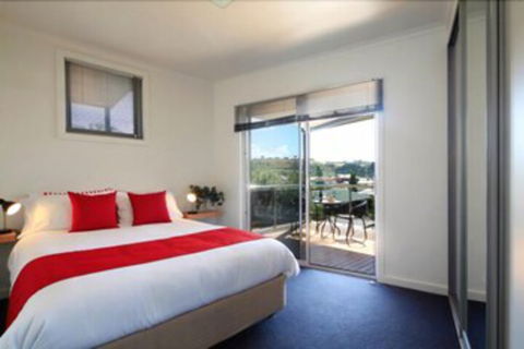 Penguin Waterfront Escape - Northern Rivers Accommodation 6