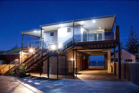 Penguin Waterfront Escape - Northern Rivers Accommodation 1