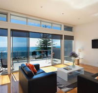 Penguin Waterfront Escape - Northern Rivers Accommodation