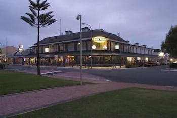 Grand Tasman Hotel - Northern Rivers Accommodation 0