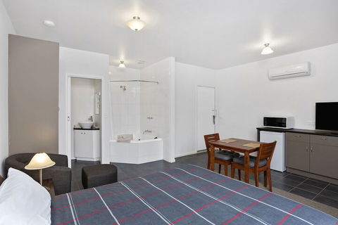 A1 Motels Port Fairy Motel And Apartments - Northern Rivers Accommodation 7