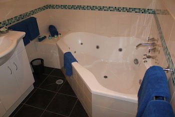 Lorne Bush House Cottages & Eco Retreats - Northern Rivers Accommodation 3