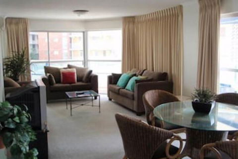 Grosvenor Beachfront Apartments - Northern Rivers Accommodation 5