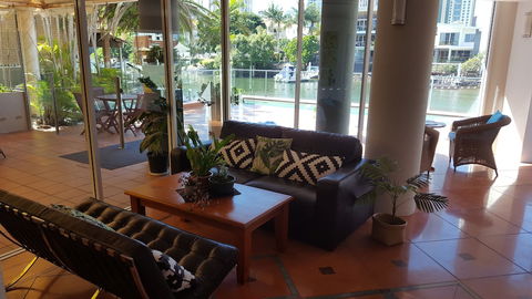 Emerald Surfers - Northern Rivers Accommodation 1