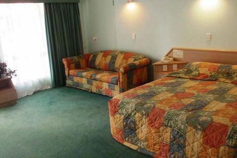 Runaway Bay Motor Inn - Northern Rivers Accommodation 6