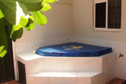 Runaway Bay Motor Inn - Northern Rivers Accommodation 7