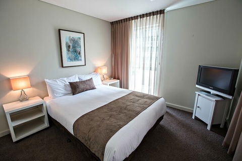 Adelaide DressCircle Apartments North Terrace - Northern Rivers Accommodation 4