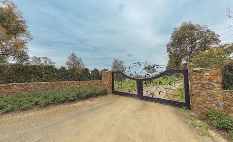 Outlook Hill Vineyard Cottages - Northern Rivers Accommodation 0