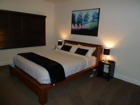 Ploughmans On Wallis Horsham - Northern Rivers Accommodation 2