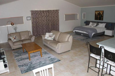 Granite Gardens Cottages & Lake Retreat - Northern Rivers Accommodation 5