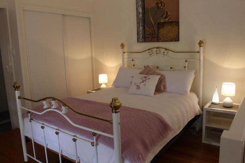 Granite Gardens Cottages & Lake Retreat - Northern Rivers Accommodation 7