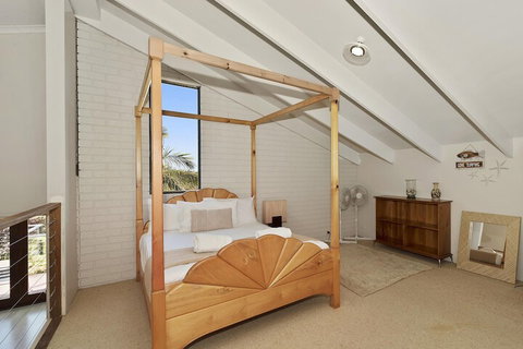 McAuleys Beach House - Northern Rivers Accommodation 4