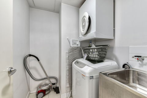 Flynn Brisbane - Northern Rivers Accommodation 1
