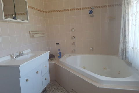 Lake Front Motel - Northern Rivers Accommodation 6