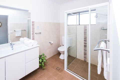 Mollymook Seascape Motel & Apartments - Northern Rivers Accommodation 5