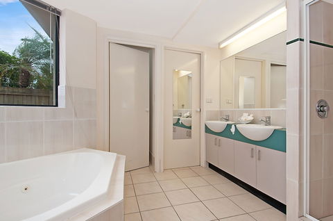 Windward Passage Holiday Apartments - Northern Rivers Accommodation 4
