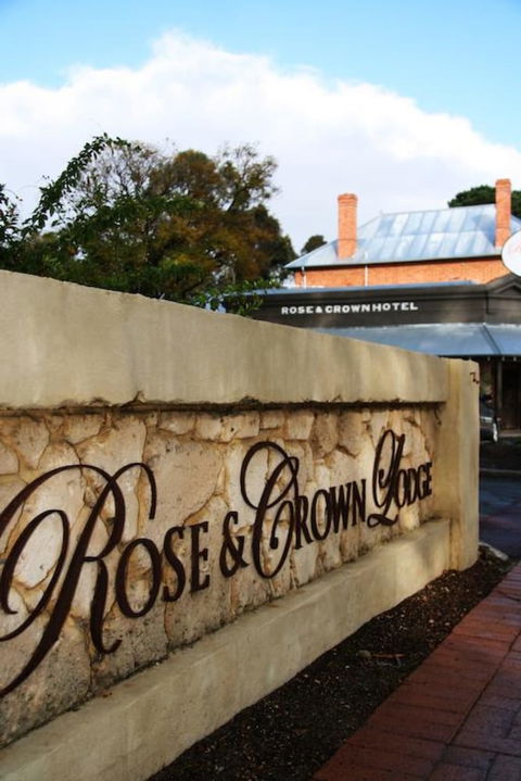 Rose & Crown Hotel - Northern Rivers Accommodation 0
