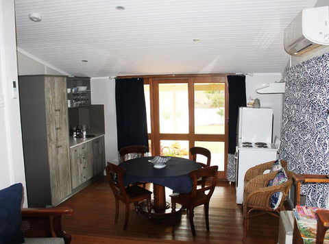 Outback Cellar & Country Cottage - Northern Rivers Accommodation 3