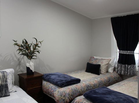 Outback Cellar & Country Cottage - Northern Rivers Accommodation 1