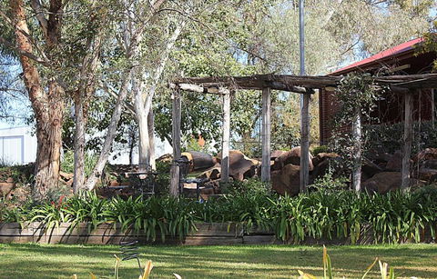 Outback Cellar & Country Cottage - Northern Rivers Accommodation 4