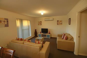 DBJ Holiday Units - Northern Rivers Accommodation 4