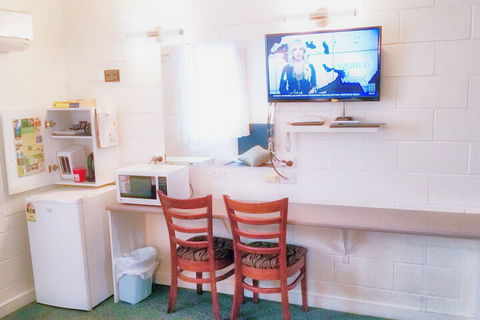 A & A Lodge Motel Emerald - Northern Rivers Accommodation 6