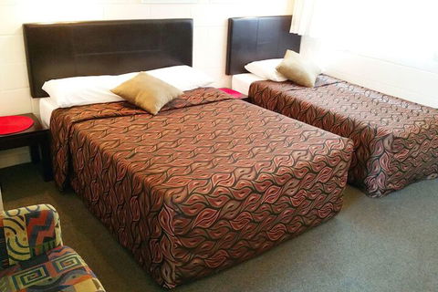 A & A Lodge Motel Emerald - Northern Rivers Accommodation 7
