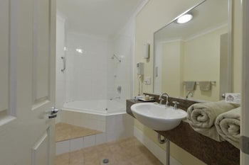 Golden Guitar Motor Inn - Northern Rivers Accommodation 5